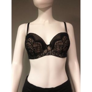 Victoria's Secret 34 D lightly lined black lace bra